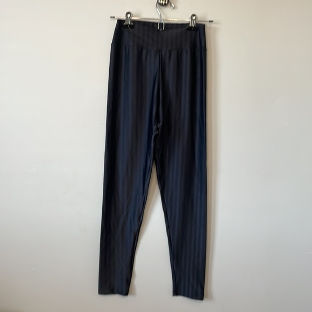 Black Textured Design Legging - Picture 4 of 5